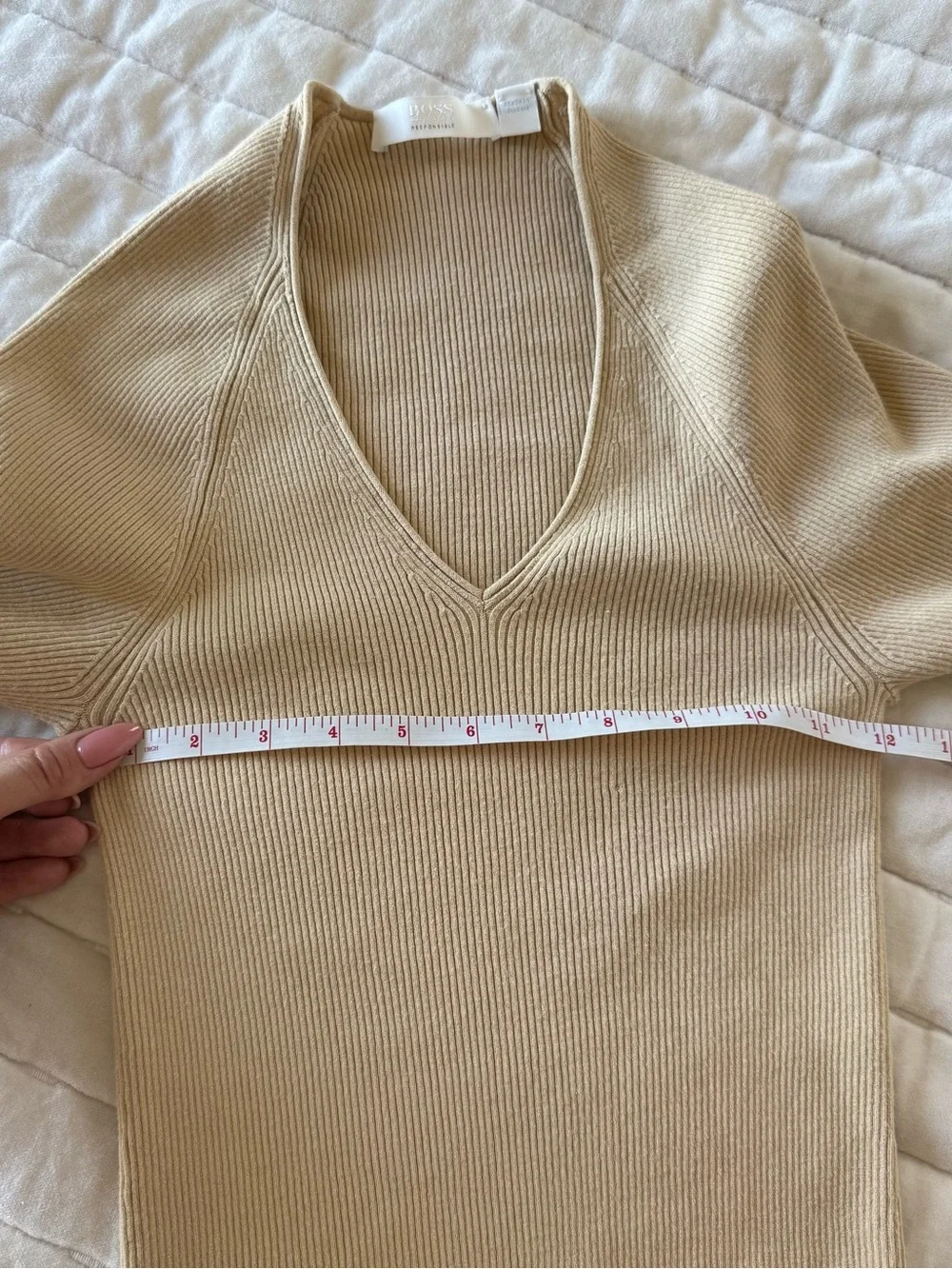 BOSS ivory ribbed V-neck sweater top size XS minimalist capsule wardrobe